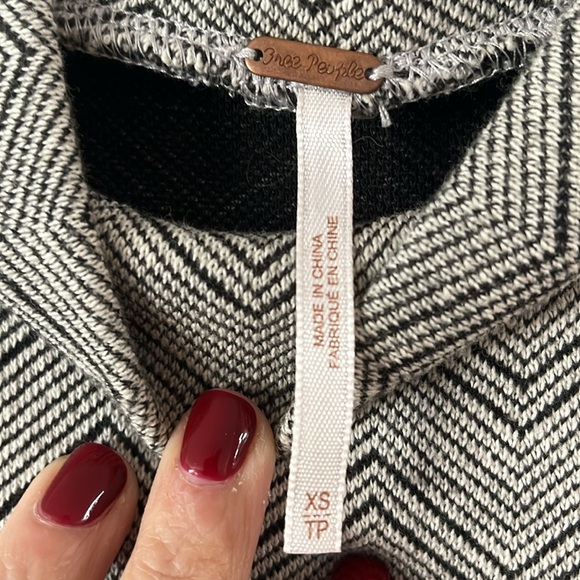 FREE PEOPLE herringbone mock neck stretchy knit xs - Picture 4 of 6